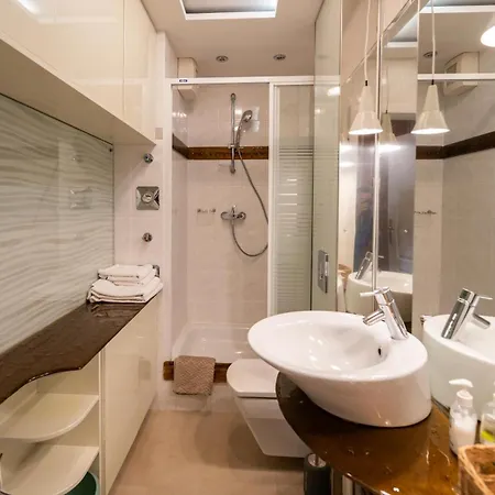 Blue Wave Apartment *